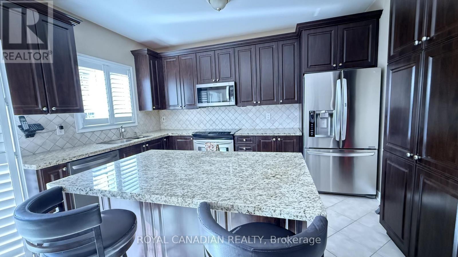 382 Sunny Meadow Boulevard, Brampton, Ontario  L6R 0N9 - Photo 14 - W12470757