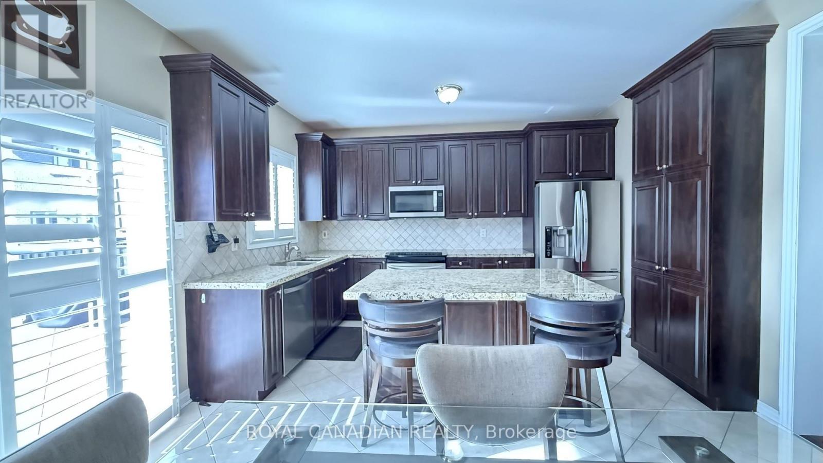 382 Sunny Meadow Boulevard, Brampton, Ontario  L6R 0N9 - Photo 15 - W12470757
