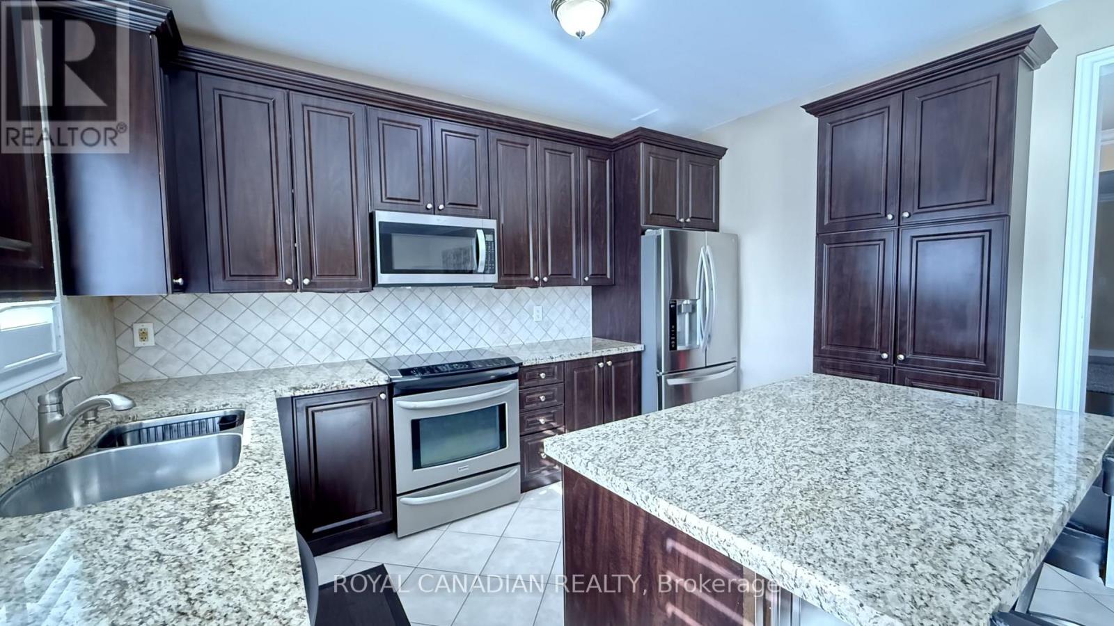 382 Sunny Meadow Boulevard, Brampton, Ontario  L6R 0N9 - Photo 16 - W12470757