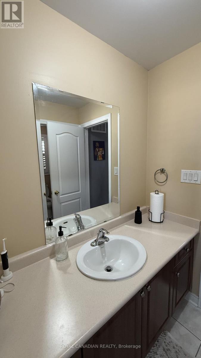 382 Sunny Meadow Boulevard, Brampton, Ontario  L6R 0N9 - Photo 32 - W12470757