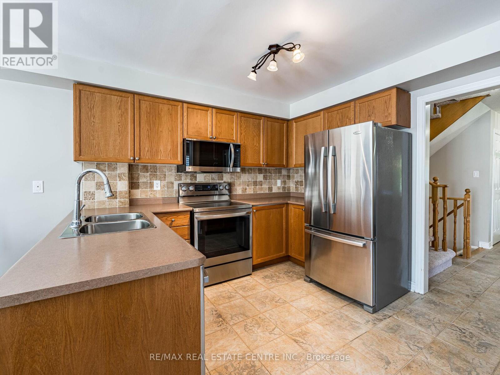 137 Mowat Crescent, Halton Hills, Ontario  L7G 6A8 - Photo 6 - W12454815