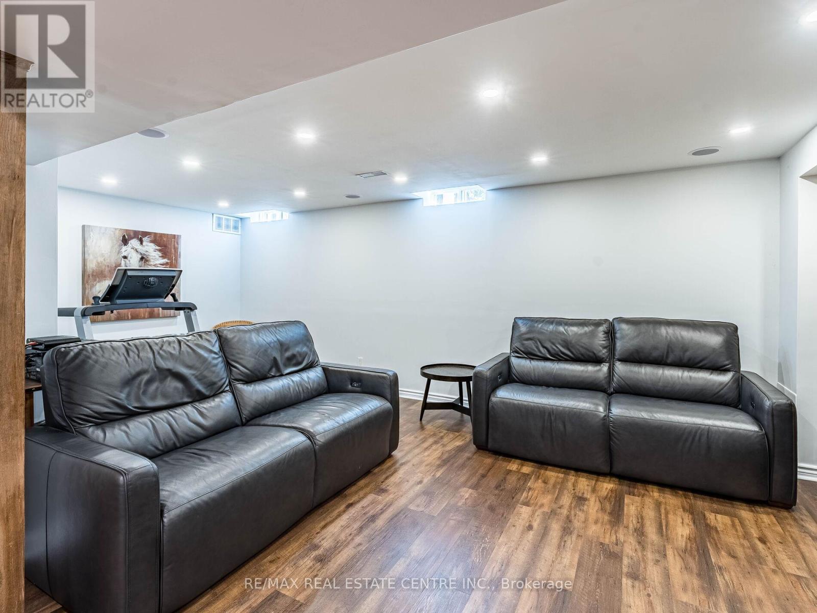 137 Mowat Crescent, Halton Hills, Ontario  L7G 6A8 - Photo 17 - W12454815