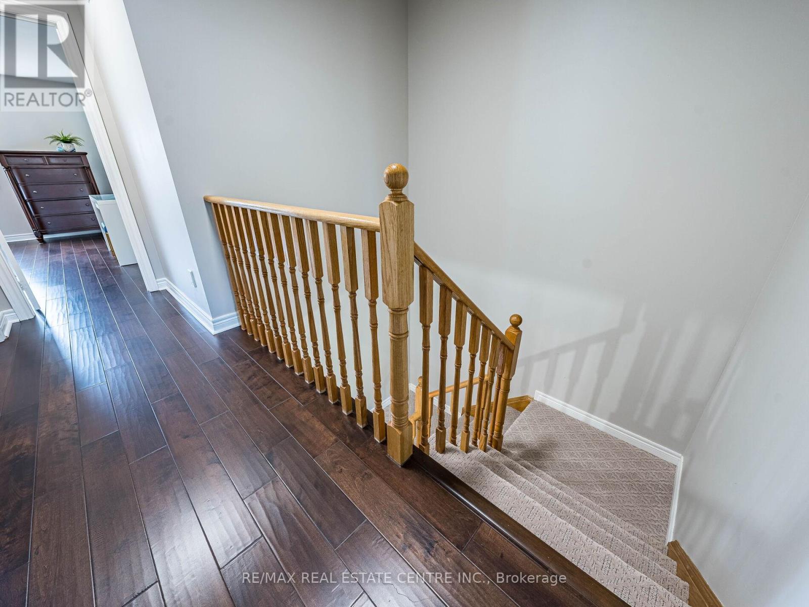 137 Mowat Crescent, Halton Hills, Ontario  L7G 6A8 - Photo 8 - W12454815