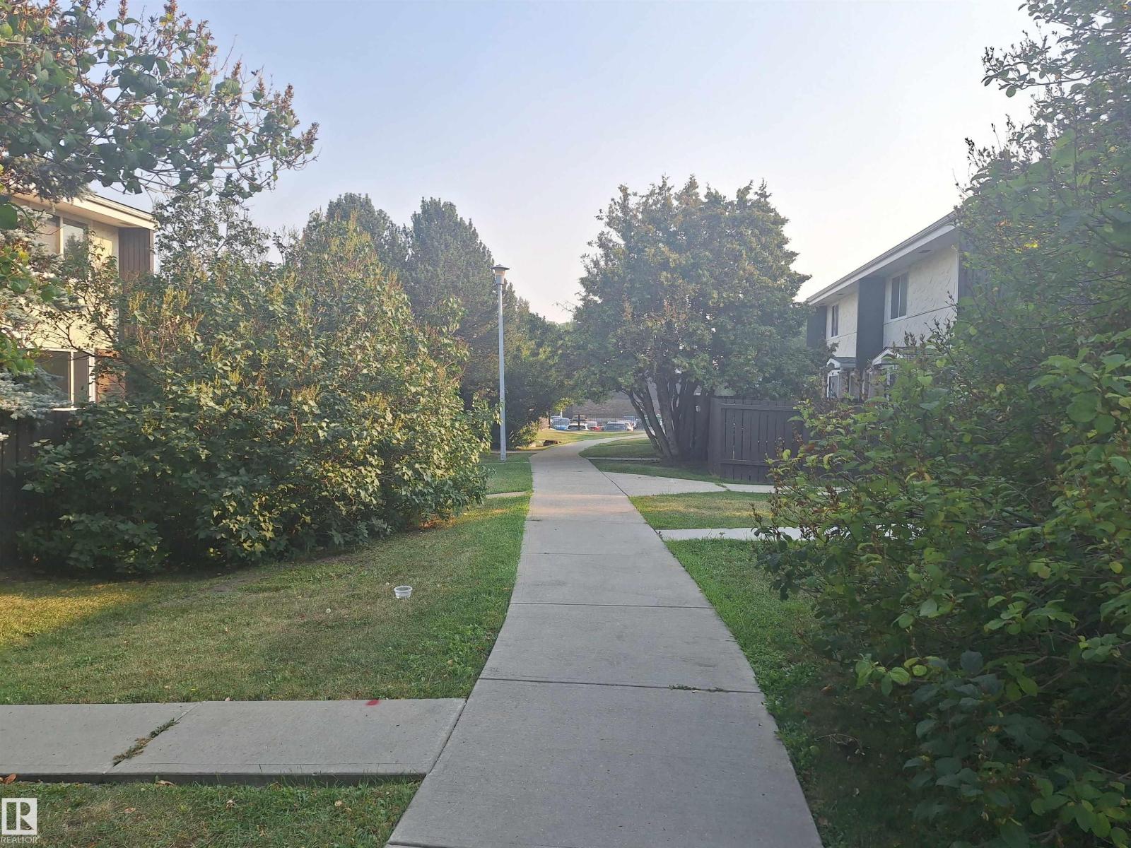 130 Roseland Vg Nw, Edmonton, Alberta  T5E 5R6 - Photo 2 - E4462722