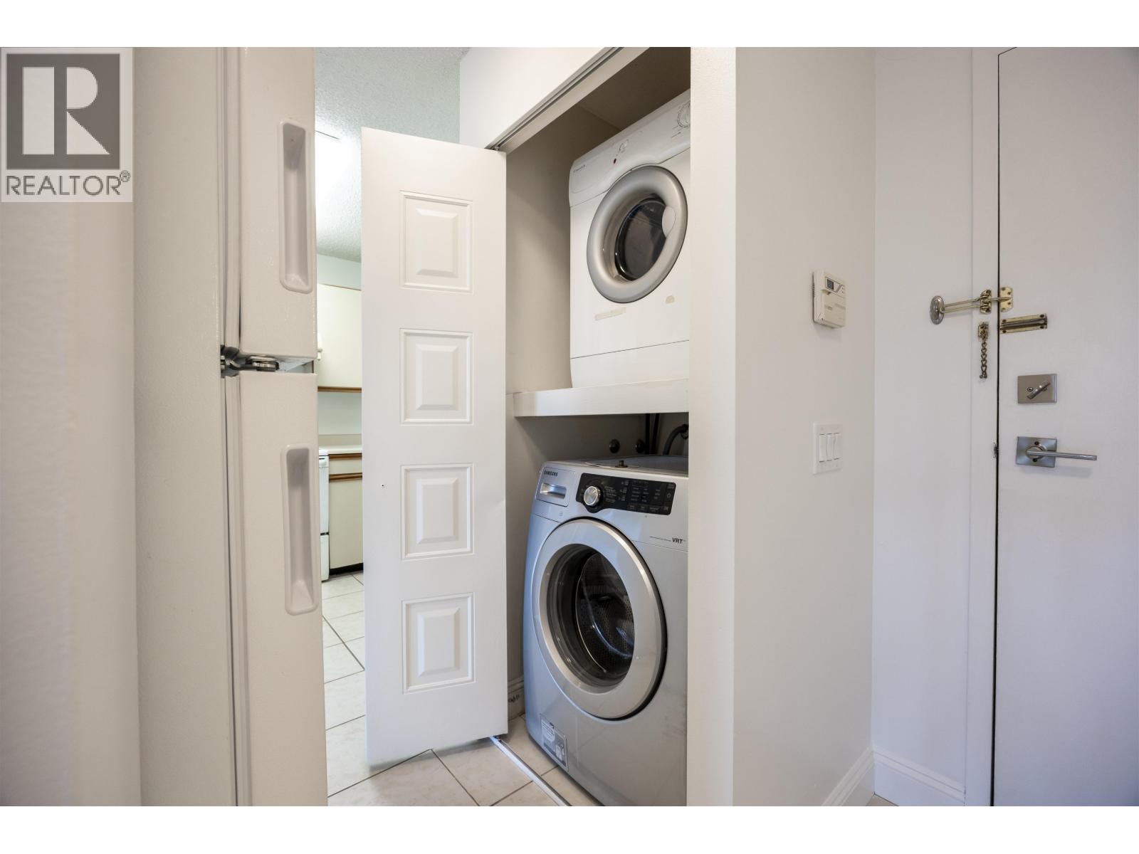 1005 3980 Carrigan Court, Burnaby, British Columbia  V3N 4S6 - Photo 11 - R3058271