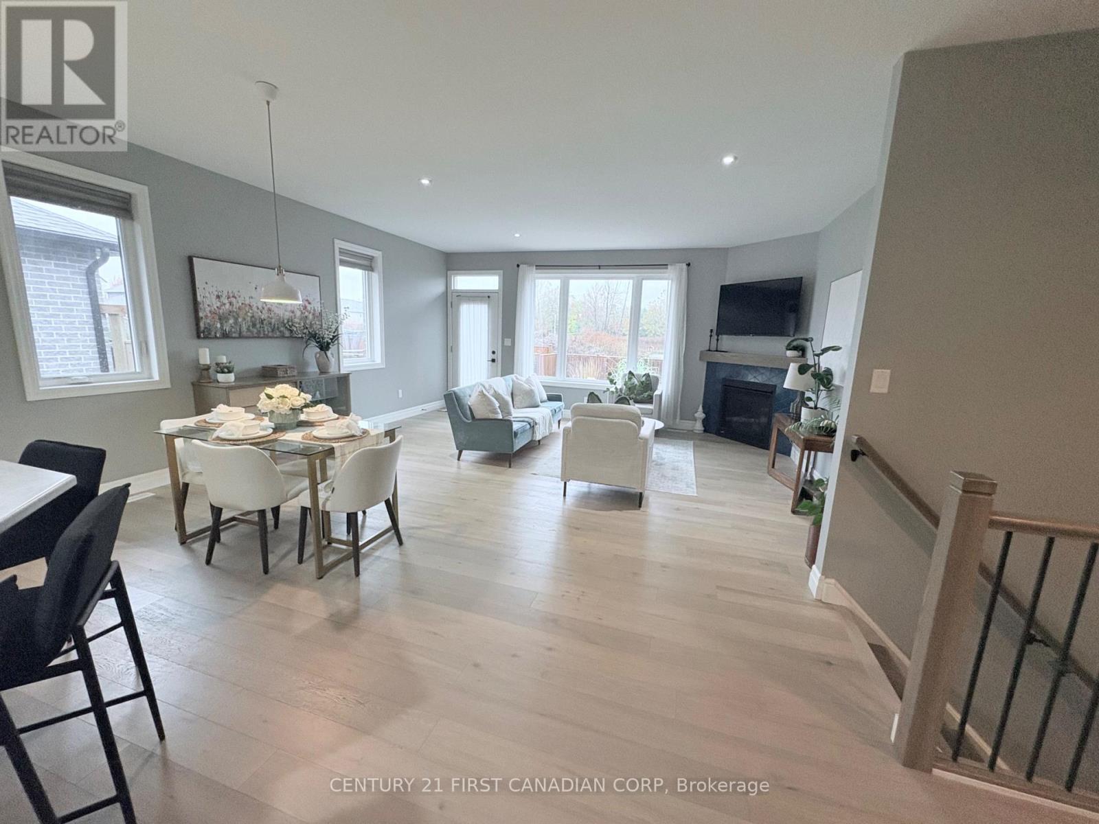 106 Stuart Avenue, Lucan Biddulph, Ontario  N0M 2J0 - Photo 16 - X12444923