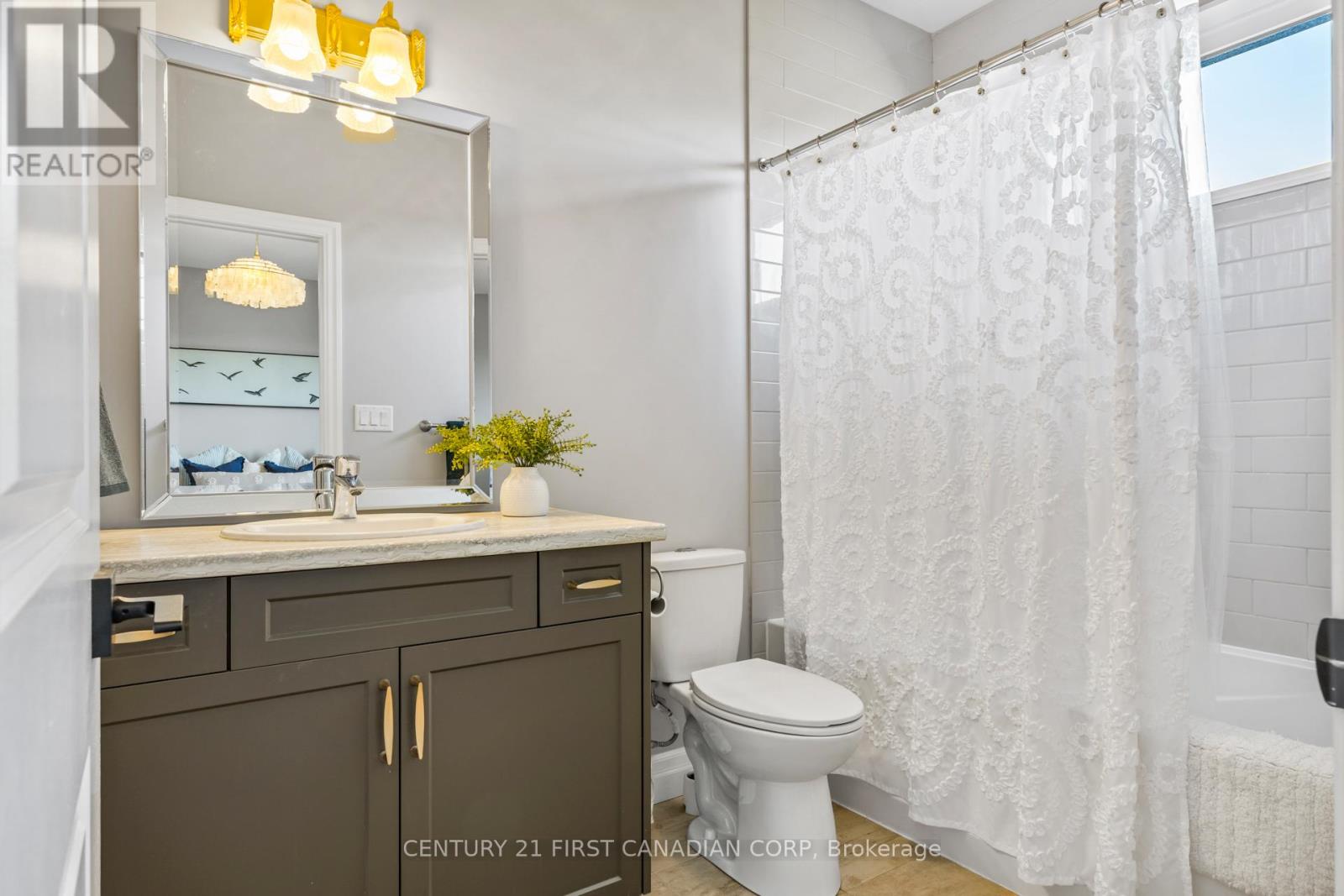 106 Stuart Avenue, Lucan Biddulph, Ontario  N0M 2J0 - Photo 23 - X12444923