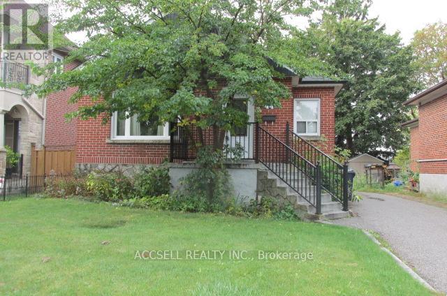 <div class="slider-price">$645,000</div><p>44 Cotton Avenue, Toronto, Ontario</p>