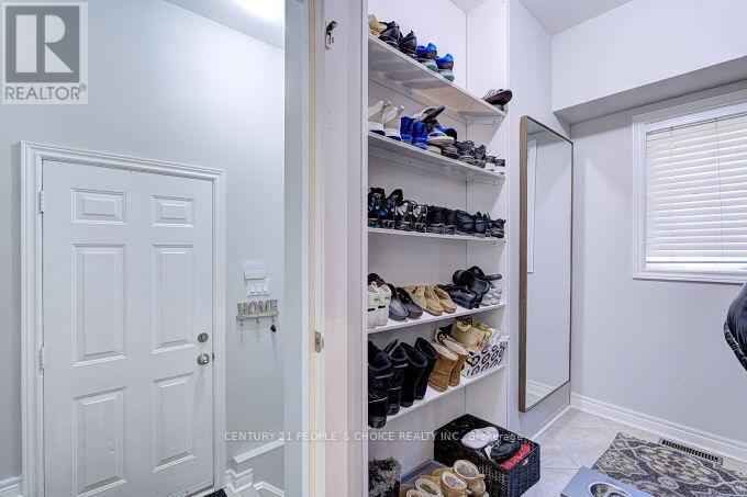 49 Humber Forest Court, Vaughan, Ontario  L4H 1N3 - Photo 16 - N12470776
