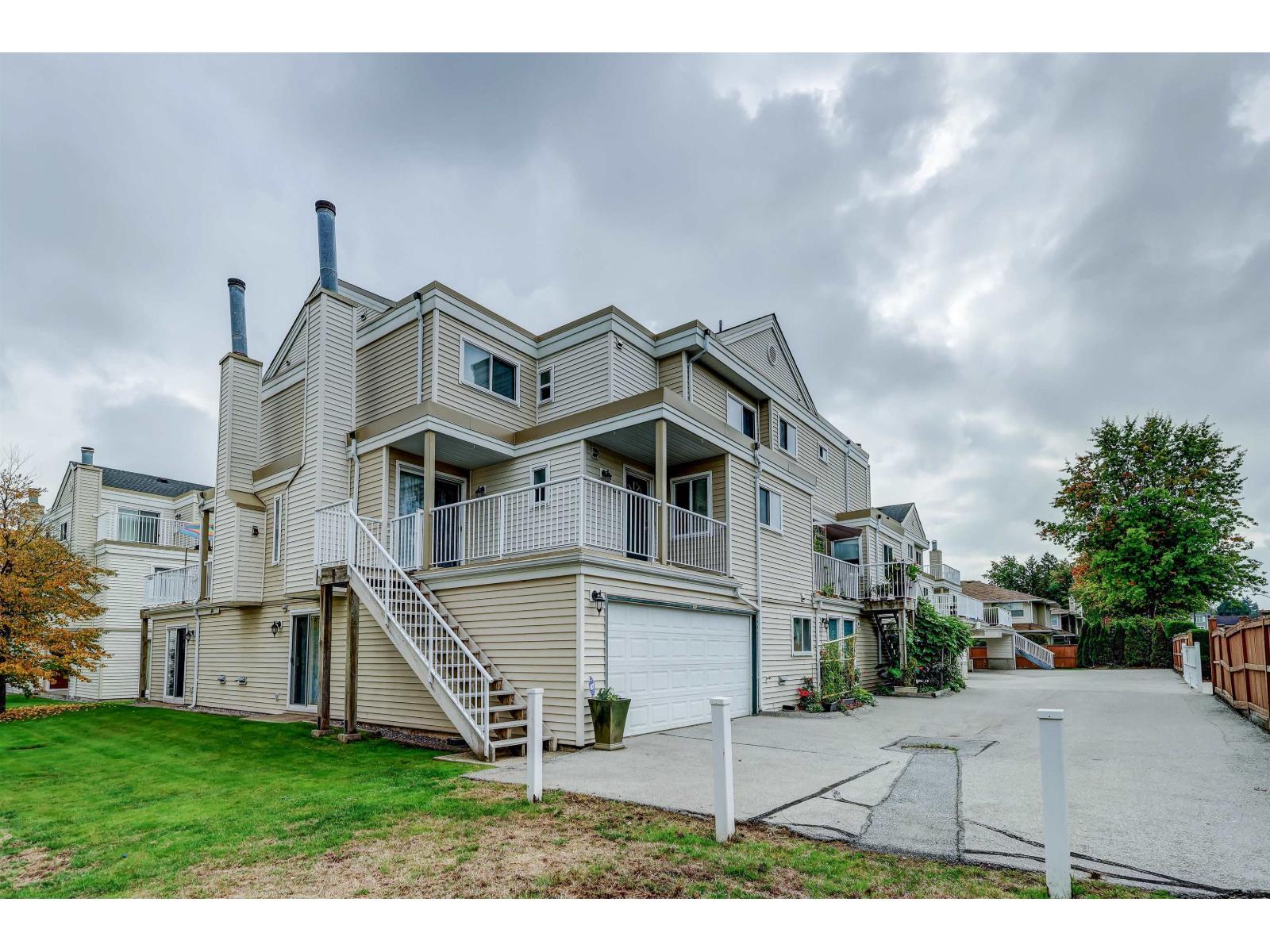 200 10077 156 STREET, surrey, British Columbia