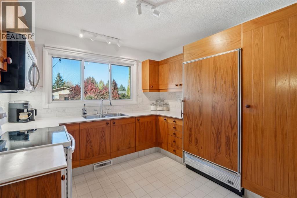 1044 Cannock Place Sw, Calgary, Alberta  T2W 1M7 - Photo 7 - A2264108