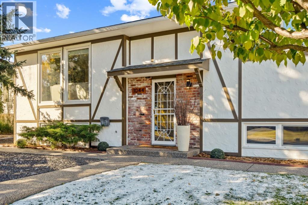 1044 Cannock Place Sw, Calgary, Alberta  T2W 1M7 - Photo 1 - A2264108