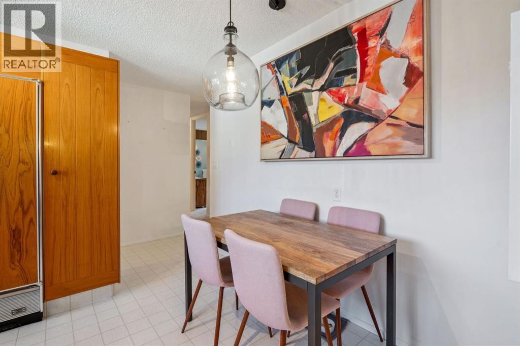 1044 Cannock Place Sw, Calgary, Alberta  T2W 1M7 - Photo 9 - A2264108