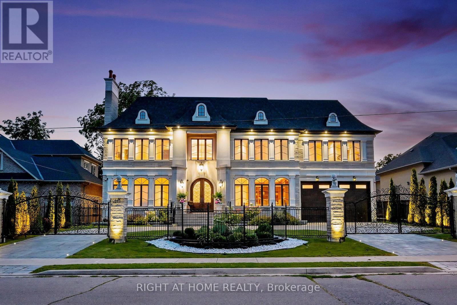 10 YONGEVIEW AVENUE, Richmond Hill, Ontario