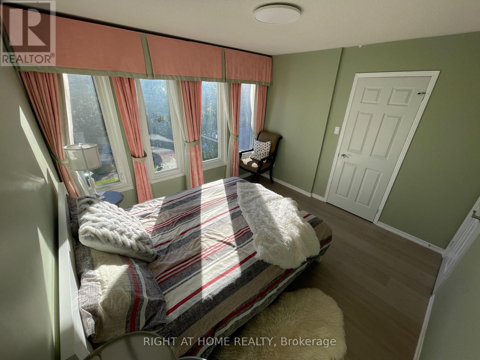 Upper - 1163 Rosethorne Road, Oakville, Ontario  L6M 1H5 - Photo 4 - W12431738