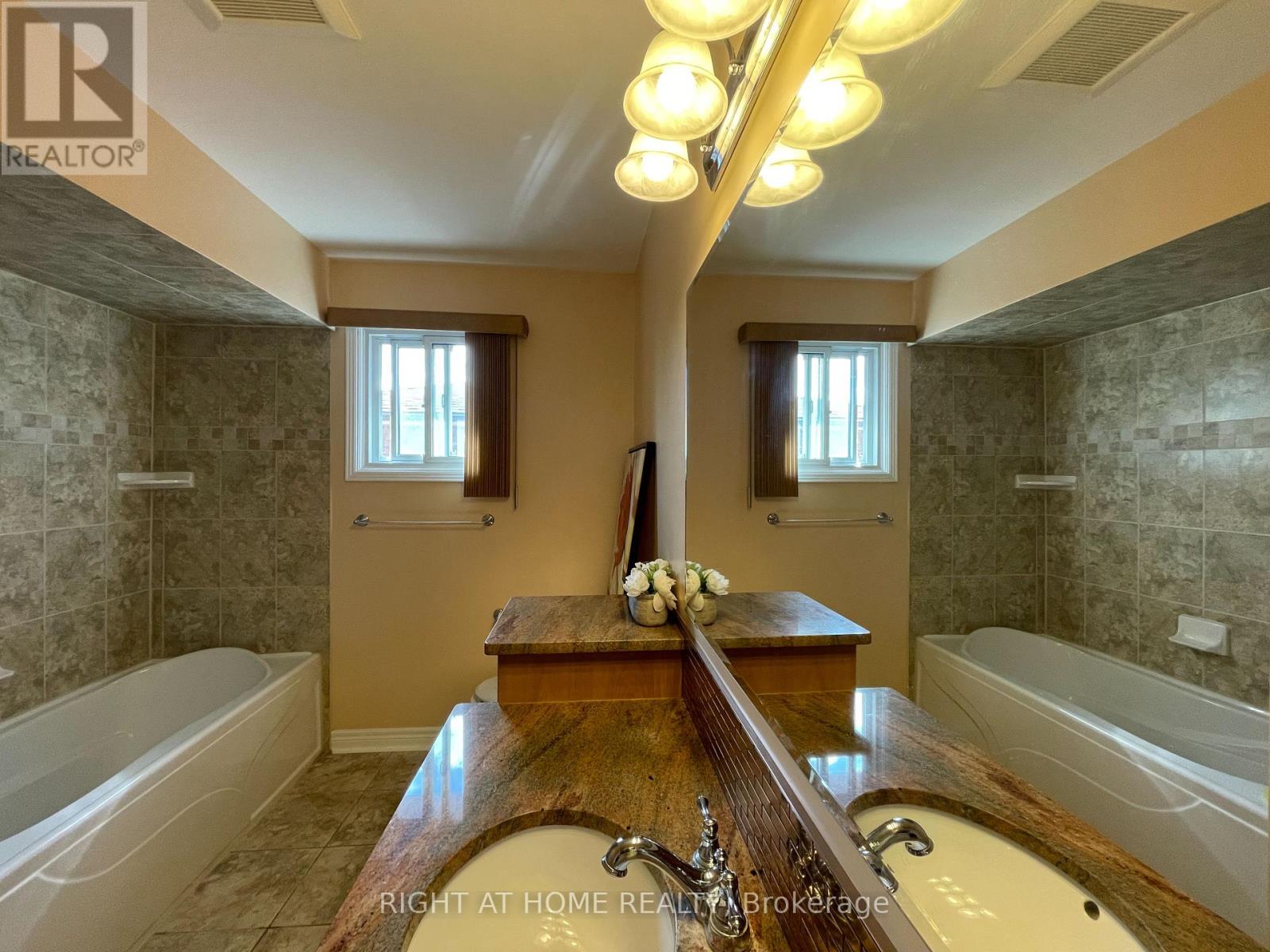 Upper - 1163 Rosethorne Road, Oakville, Ontario  L6M 1H5 - Photo 8 - W12431738