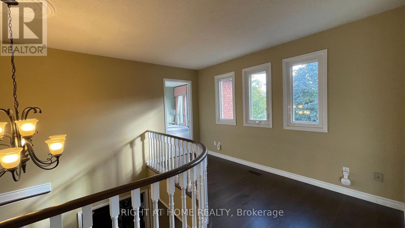 Upper - 1163 Rosethorne Road, Oakville, Ontario  L6M 1H5 - Photo 5 - W12431738