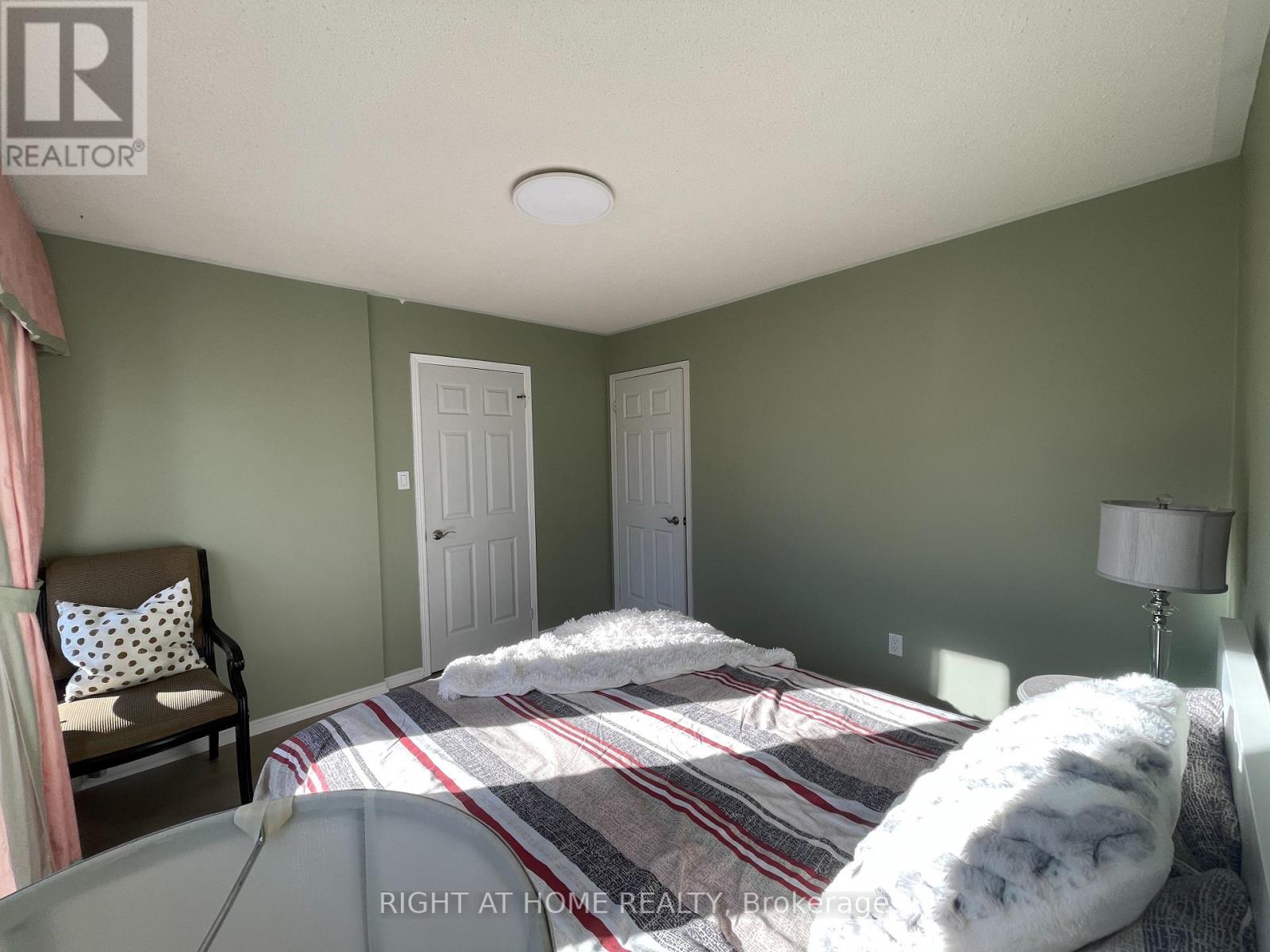 Upper - 1163 Rosethorne Road, Oakville, Ontario  L6M 1H5 - Photo 3 - W12431738