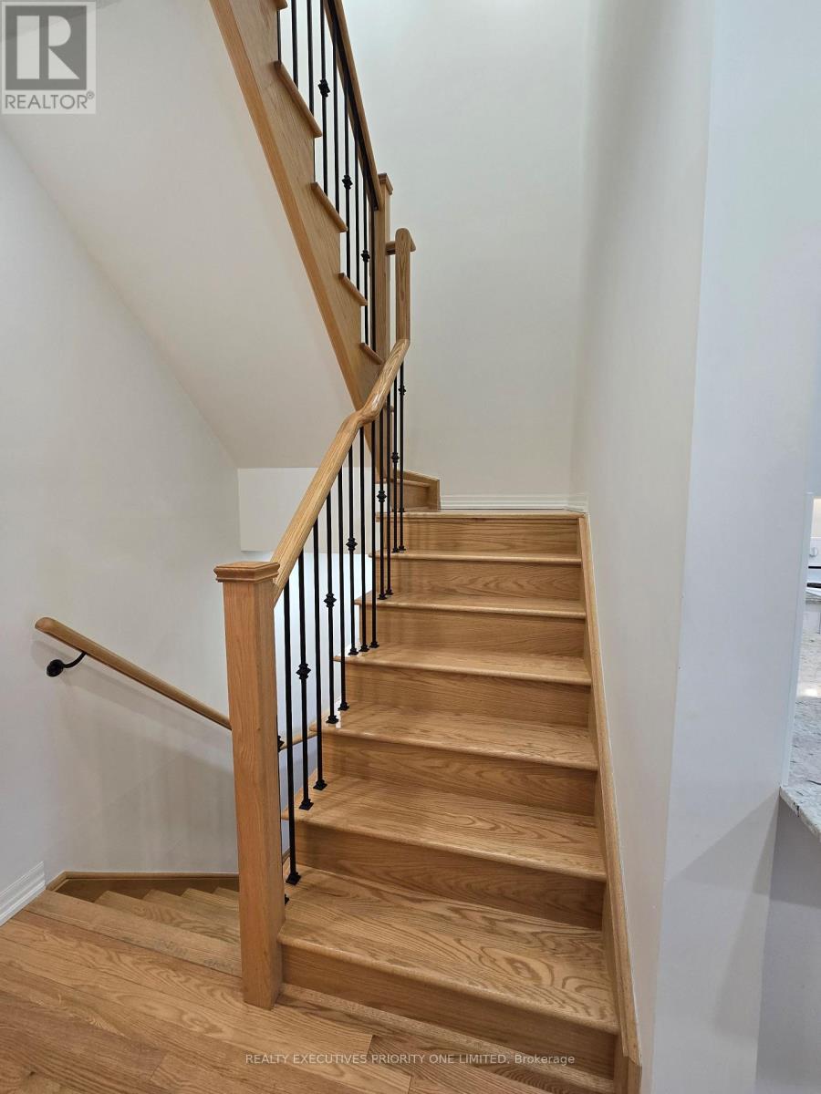 236 Vivant Street, Newmarket, Ontario  L3X 0K9 - Photo 14 - N12470799