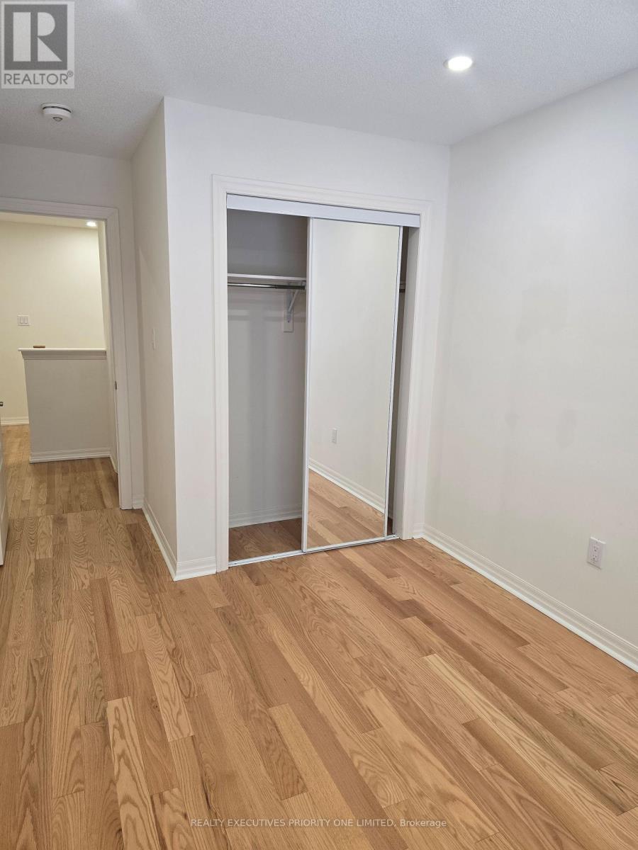 236 Vivant Street, Newmarket, Ontario  L3X 0K9 - Photo 18 - N12470799