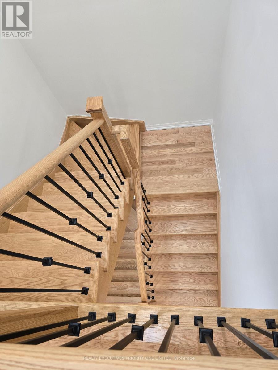 236 Vivant Street, Newmarket, Ontario  L3X 0K9 - Photo 25 - N12470799