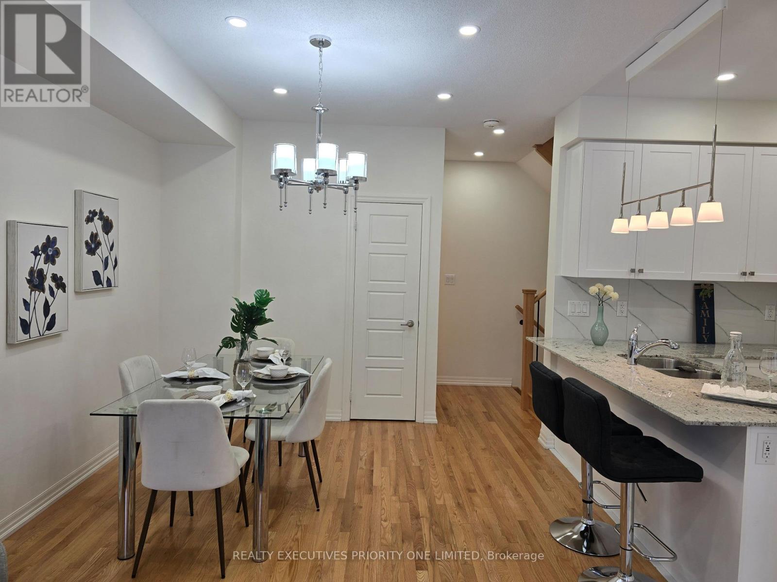 236 Vivant Street, Newmarket, Ontario  L3X 0K9 - Photo 9 - N12470799