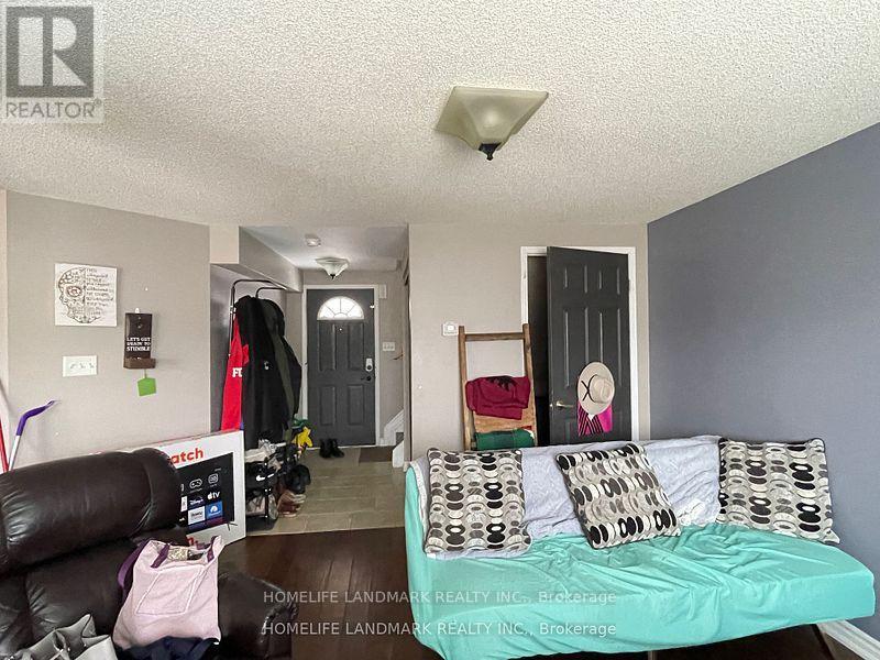 72 Dunsmore Lane, Barrie, Ontario  L4M 7A3 - Photo 2 - S12470783