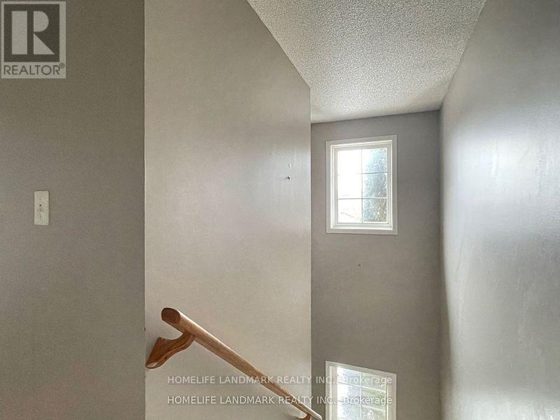 72 Dunsmore Lane, Barrie, Ontario  L4M 7A3 - Photo 7 - S12470783