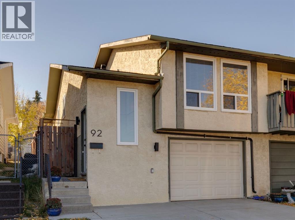 92 Bearberry Crescent Nw, Calgary, Alberta  T3K 1R7 - Photo 2 - A2264567