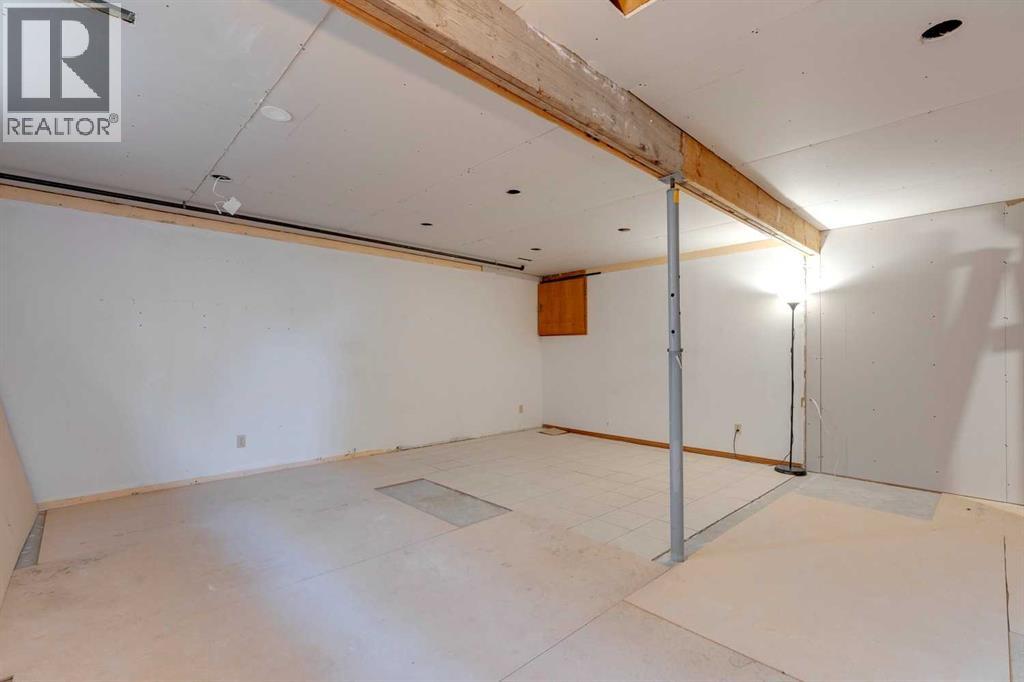 92 Bearberry Crescent Nw, Calgary, Alberta  T3K 1R7 - Photo 20 - A2264567
