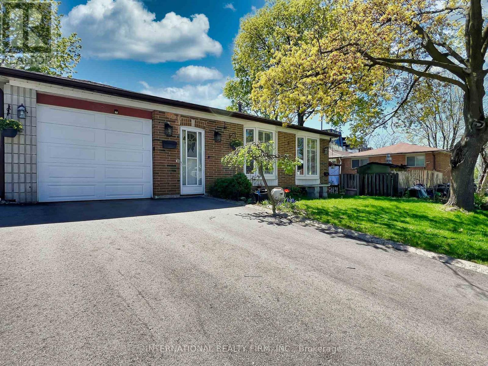 3602 Dunrankin Drive, Mississauga, Ontario  L4T 1V9 - Photo 1 - W12470784