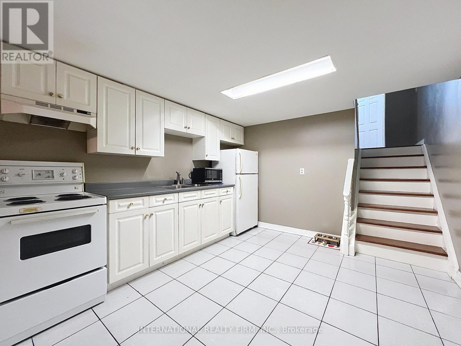 3602 Dunrankin Drive, Mississauga, Ontario  L4T 1V9 - Photo 27 - W12470784