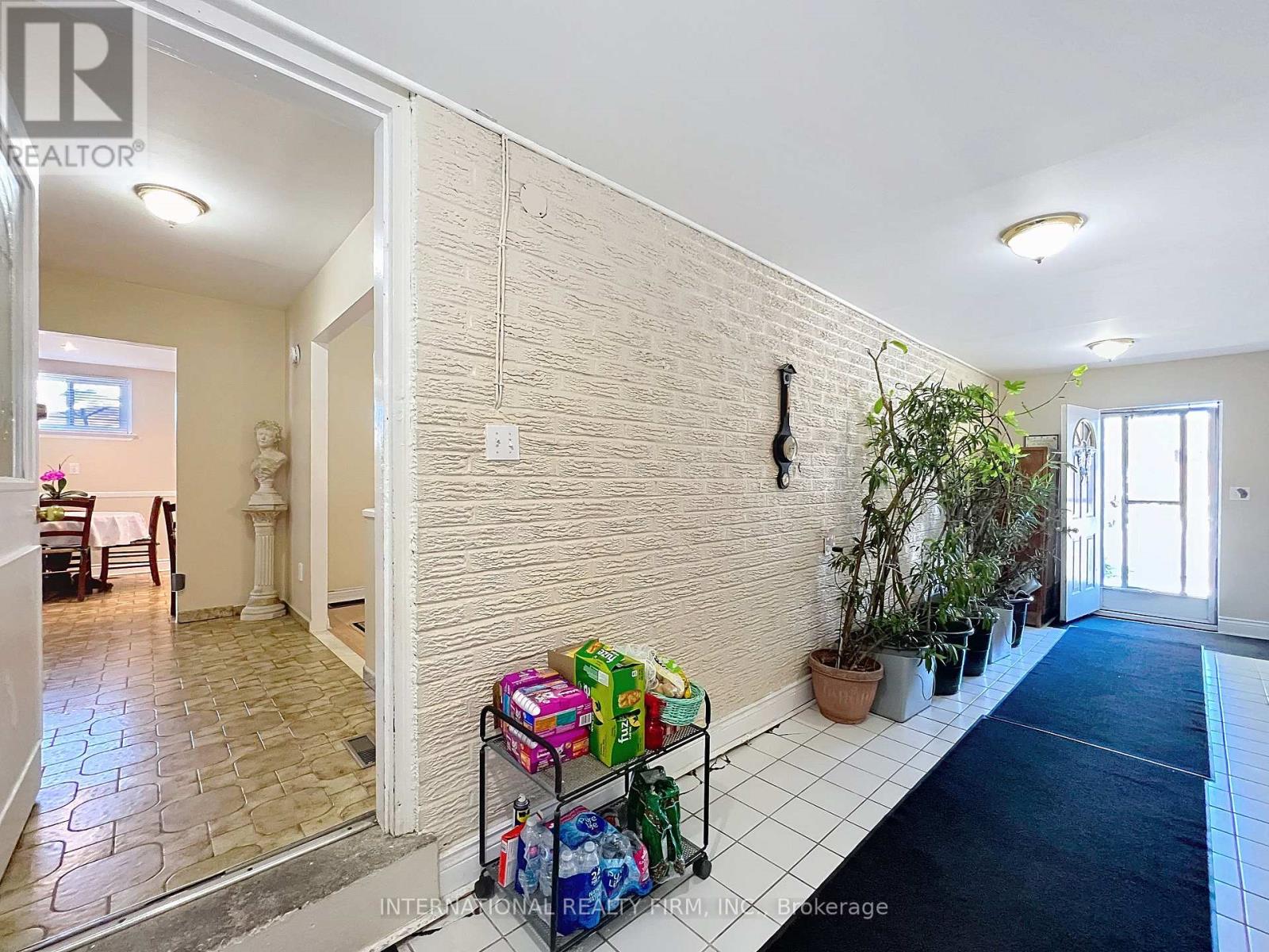 3602 Dunrankin Drive, Mississauga, Ontario  L4T 1V9 - Photo 3 - W12470784