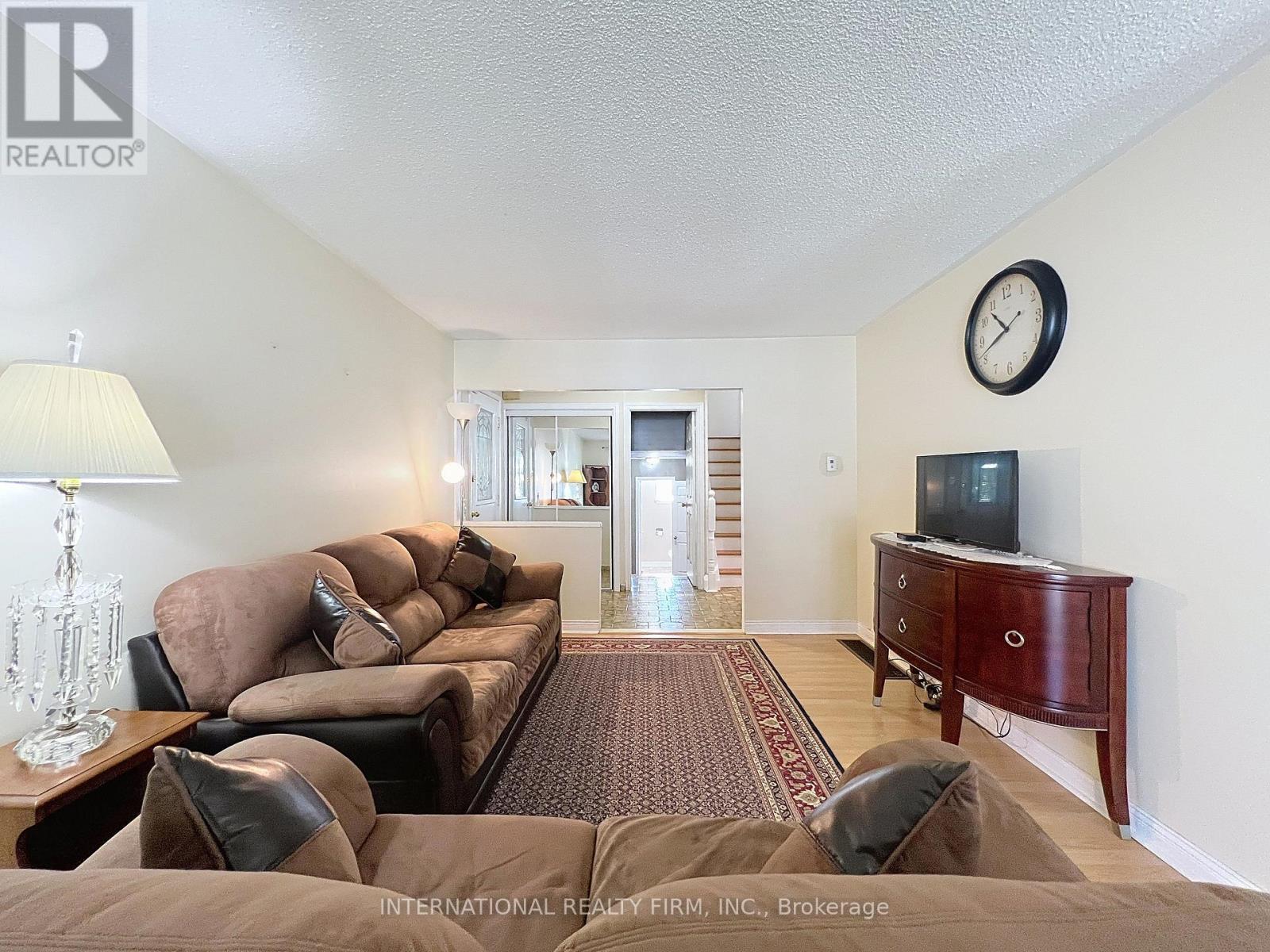 3602 Dunrankin Drive, Mississauga, Ontario  L4T 1V9 - Photo 5 - W12470784