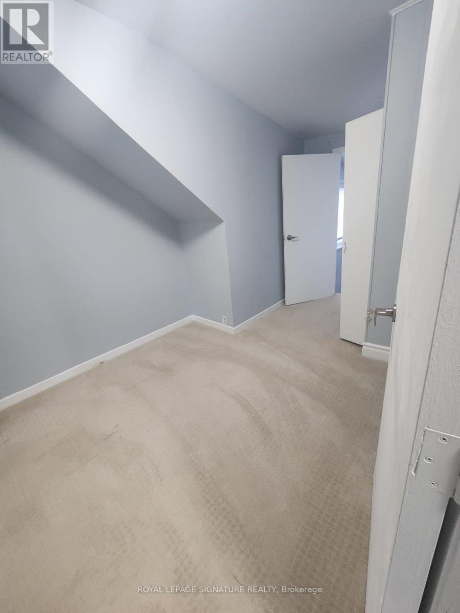 23 Denison Avenue, Brampton, Ontario  L6X 1E8 - Photo 12 - W12446294