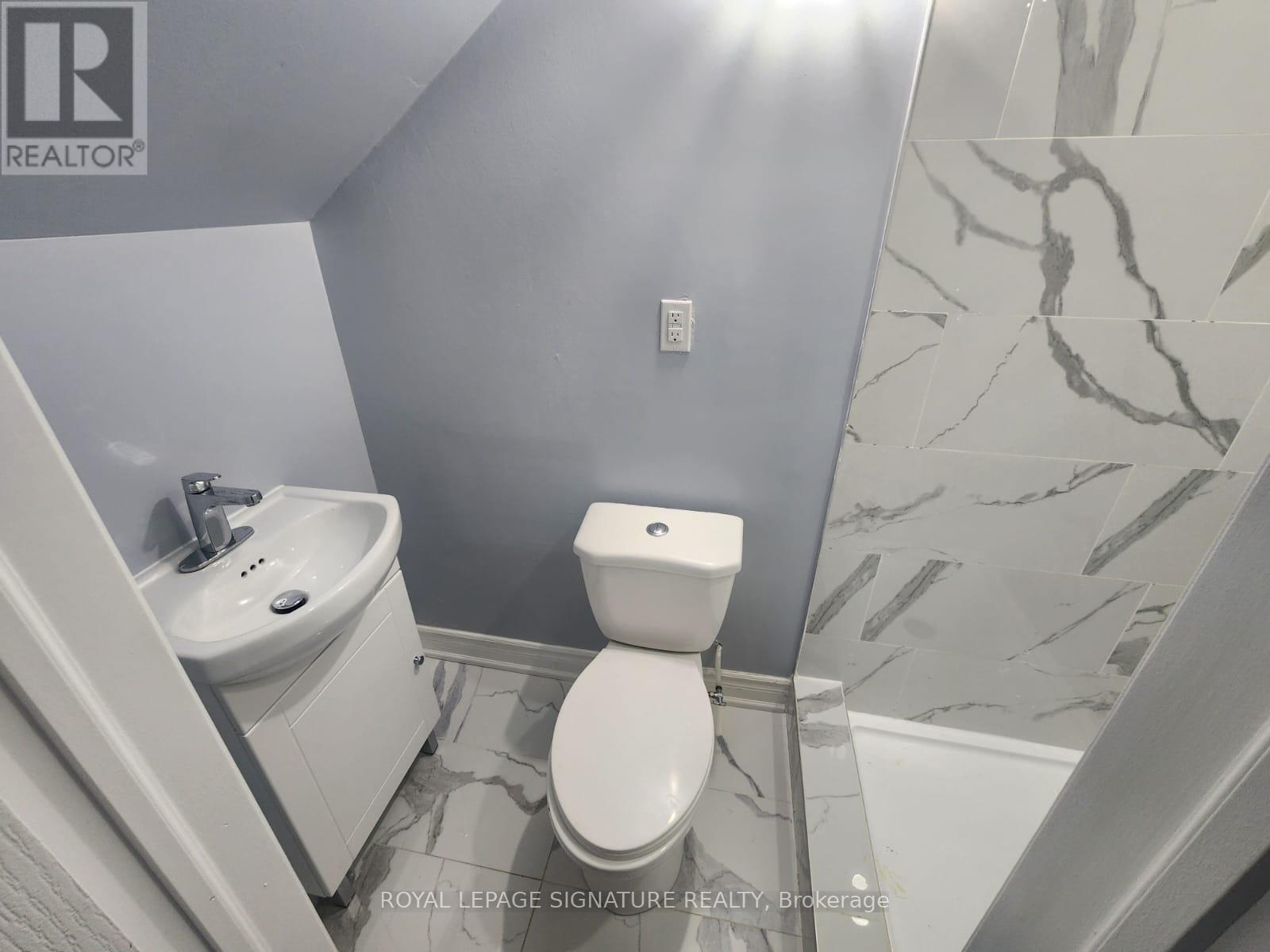 23 Denison Avenue, Brampton, Ontario  L6X 1E8 - Photo 4 - W12446294