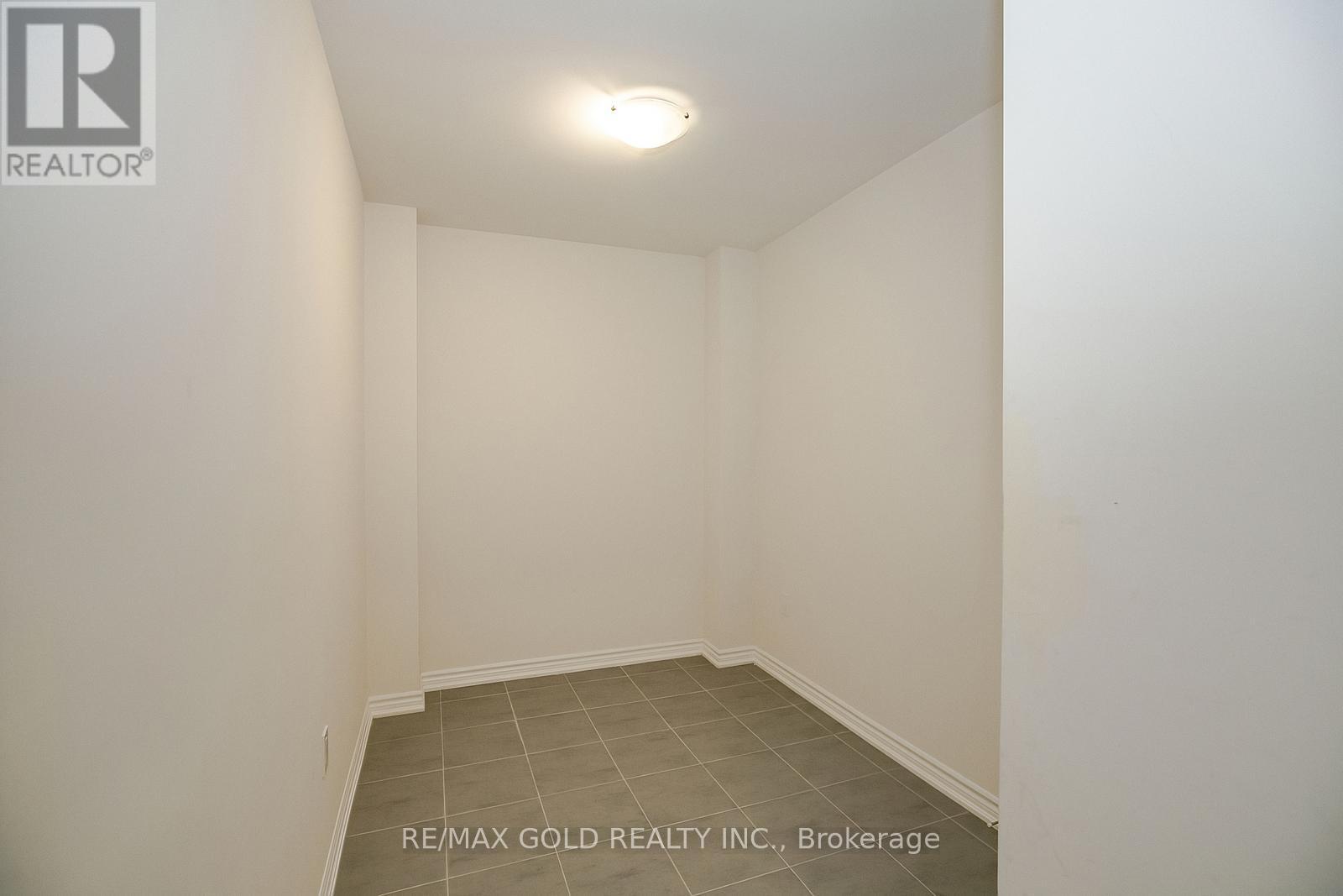 81 Berkely Street, Wasaga Beach, Ontario  L9Z 2N6 - Photo 21 - S12470815