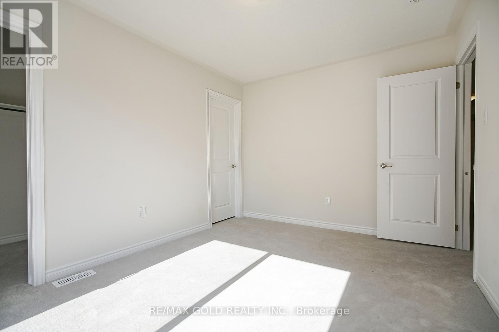 81 Berkely Street, Wasaga Beach, Ontario  L9Z 2N6 - Photo 41 - S12470815