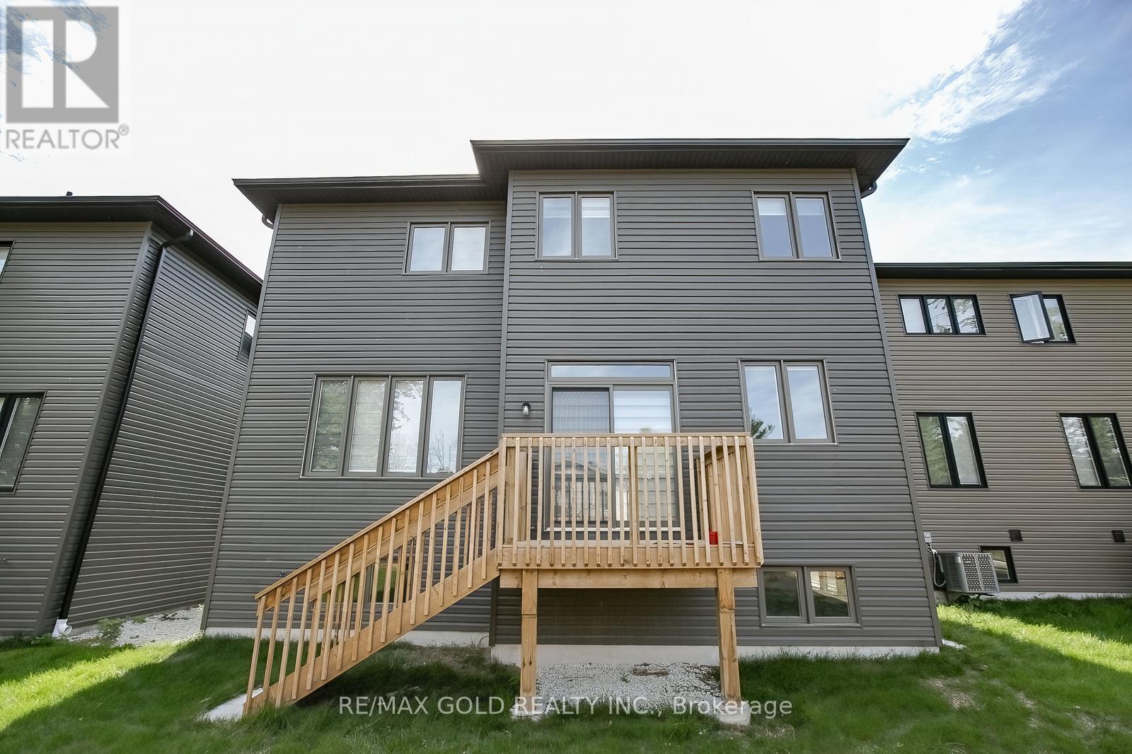81 Berkely Street, Wasaga Beach, Ontario  L9Z 2N6 - Photo 50 - S12470815