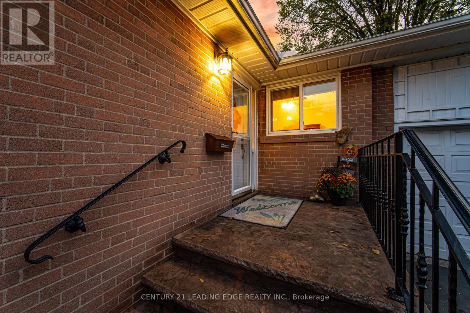 2574 Lundigan Drive, Mississauga, Ontario  L5J 3W1 - Photo 6 - W12470816