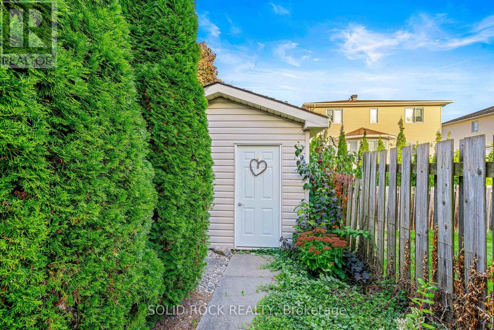1021 Crestwood Drive, Brockville, Ontario  K6V 7N1 - Photo 41 - X12367319