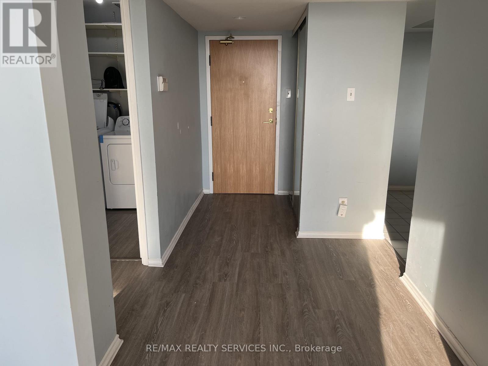 1206 - 330 Mill Street S, Brampton, Ontario  L6Y 3V3 - Photo 3 - W12307528