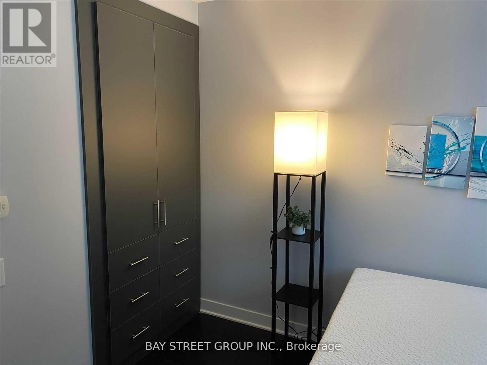 710 - 15 Grenville Street, Toronto, Ontario  M4Y 1A1 - Photo 5 - C12470848