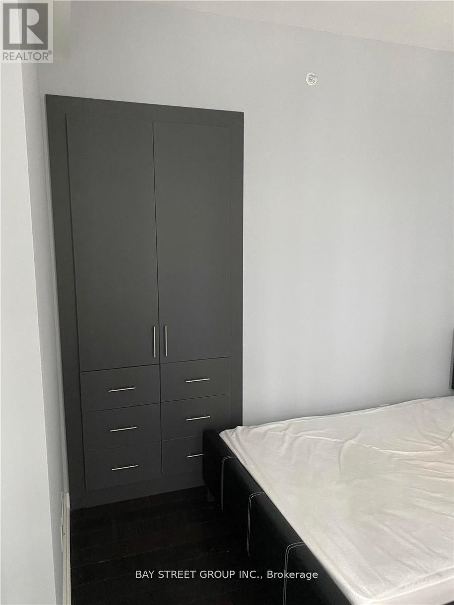 710 - 15 Grenville Street, Toronto, Ontario  M4Y 1A1 - Photo 6 - C12470848