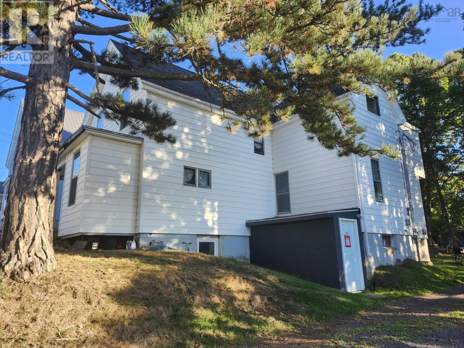 220 Oak Street, New Glasgow, Nova Scotia  B2H 4H2 - Photo 2 - 202523462