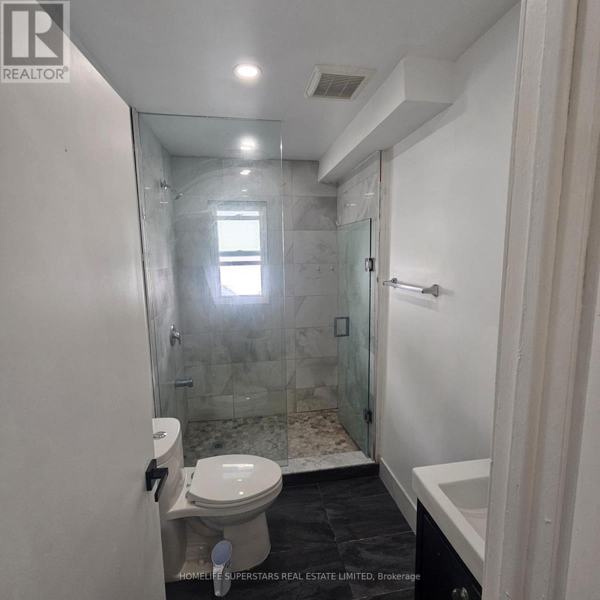 3130 Merritt Avenue, Mississauga, Ontario  L4T 1P3 - Photo 11 - W12470841
