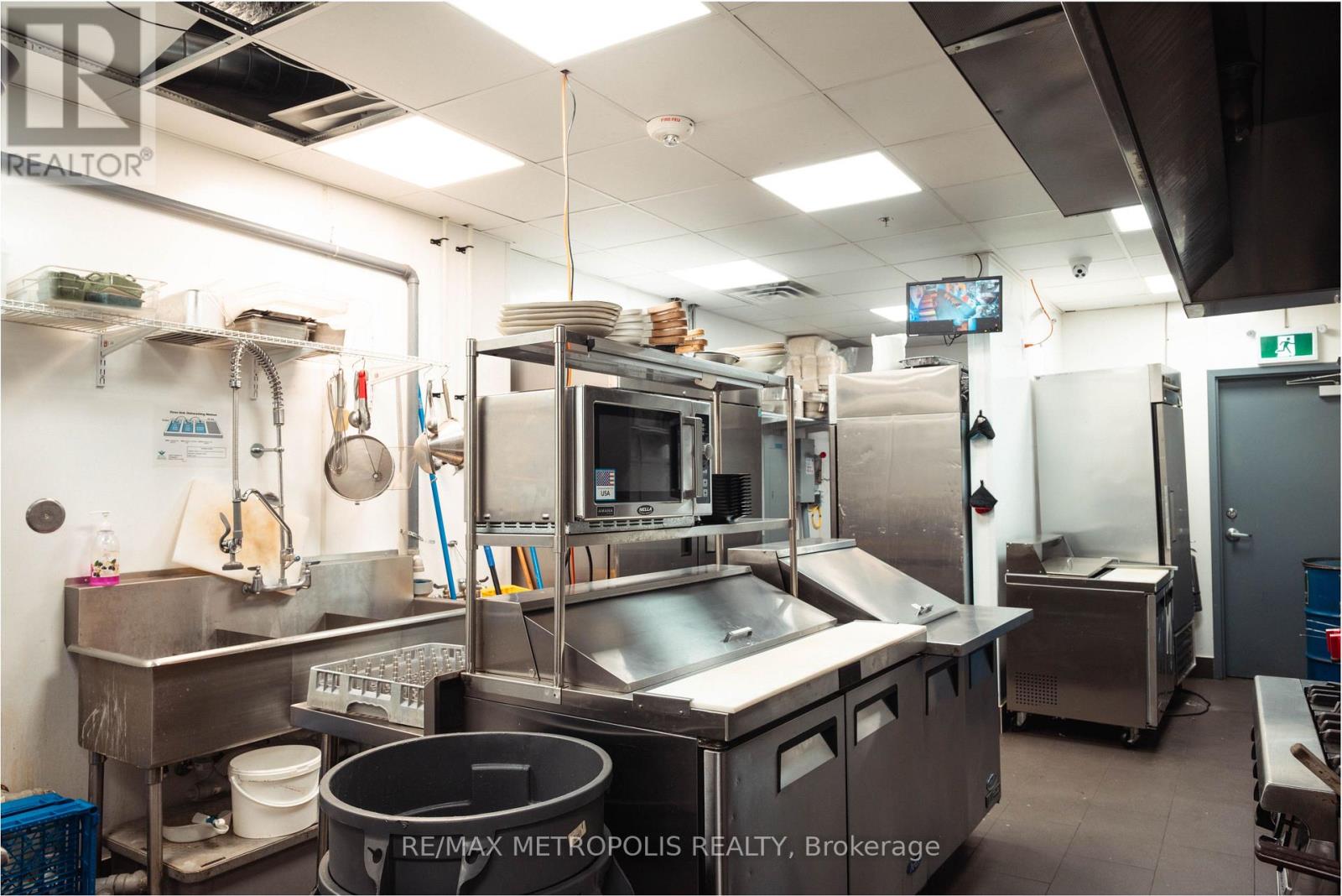 9 - 60 Frederick Street, Kitchener, Ontario  N2H 0C7 - Photo 11 - X12470825