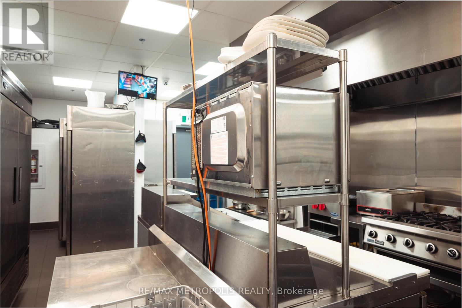 9 - 60 Frederick Street, Kitchener, Ontario  N2H 0C7 - Photo 14 - X12470825