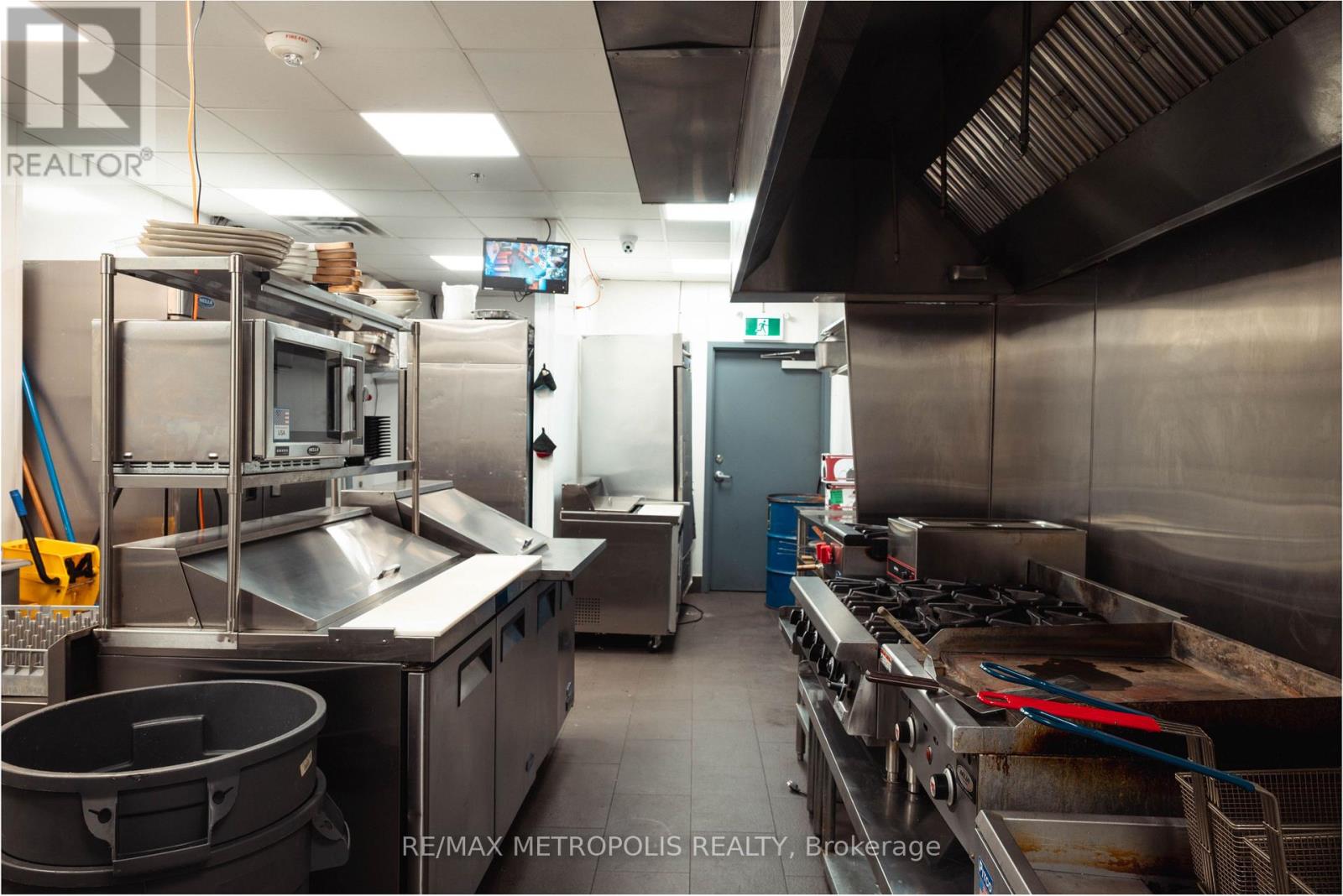 9 - 60 Frederick Street, Kitchener, Ontario  N2H 0C7 - Photo 16 - X12470825