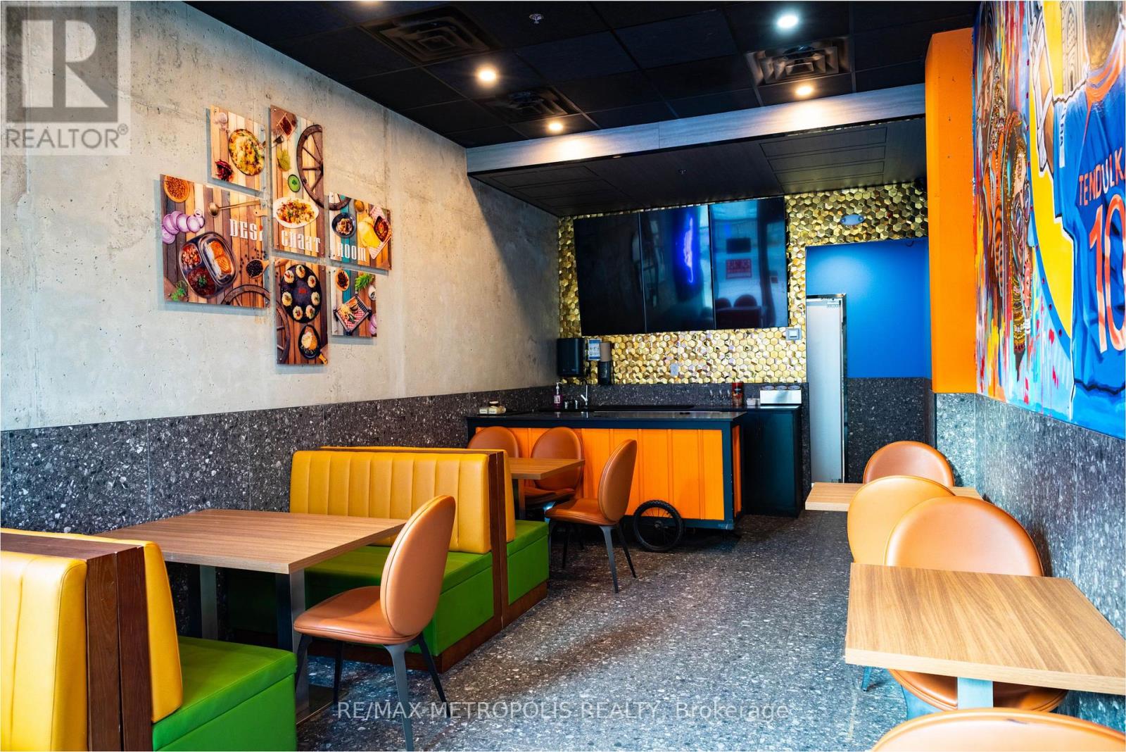 9 - 60 Frederick Street, Kitchener, Ontario  N2H 0C7 - Photo 2 - X12470825